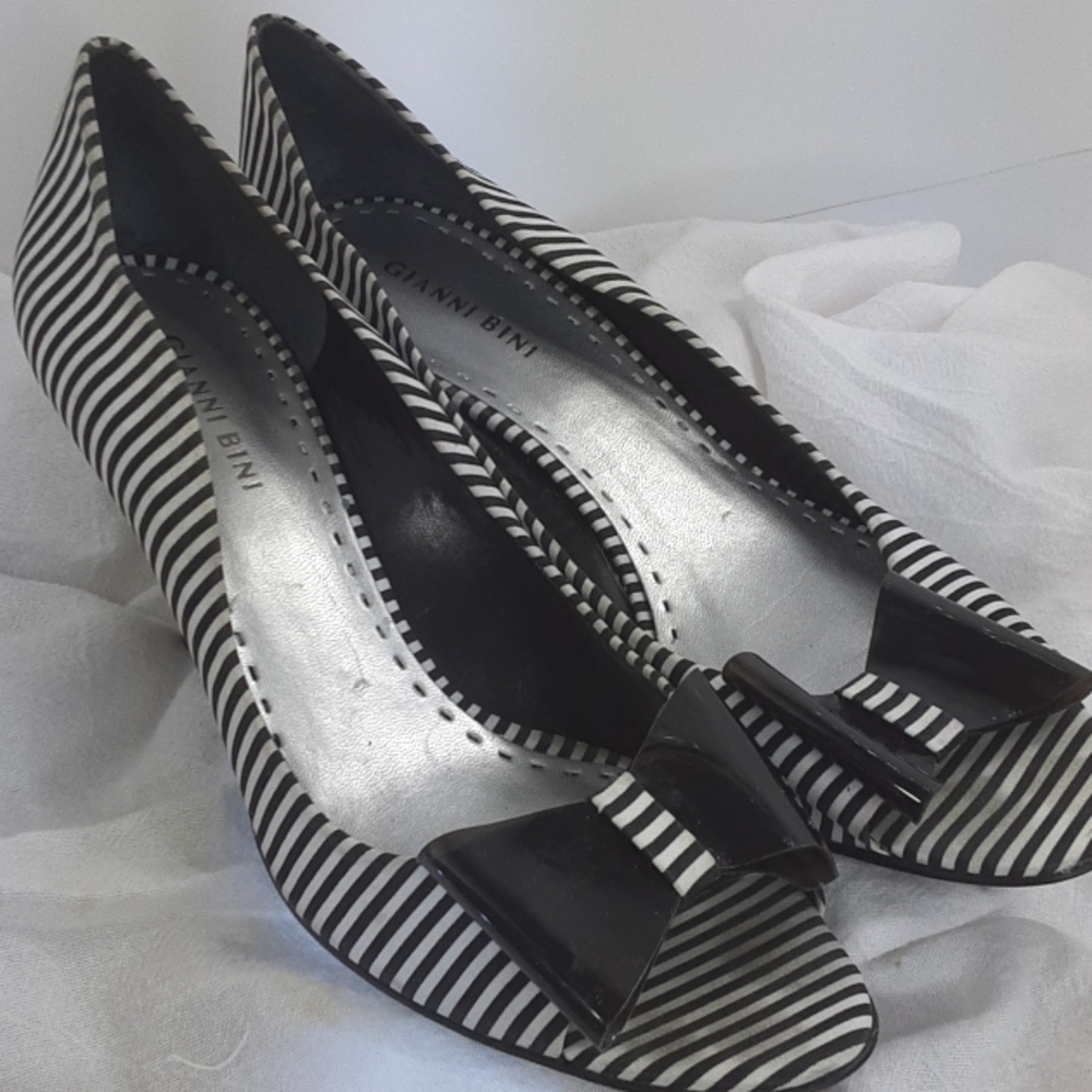 Gianni Womens Fabric Pumps  Open Toe Striped Bow Size 11 Navy White Dressy Shoes